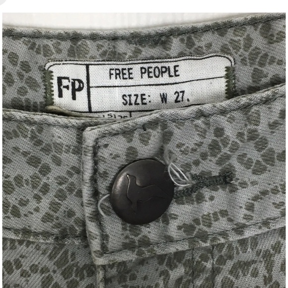 Free People Women’s Size 27 Skinny Jeans Ankle Zip Gray Lace Print Jeans… - Picture 5 of 10